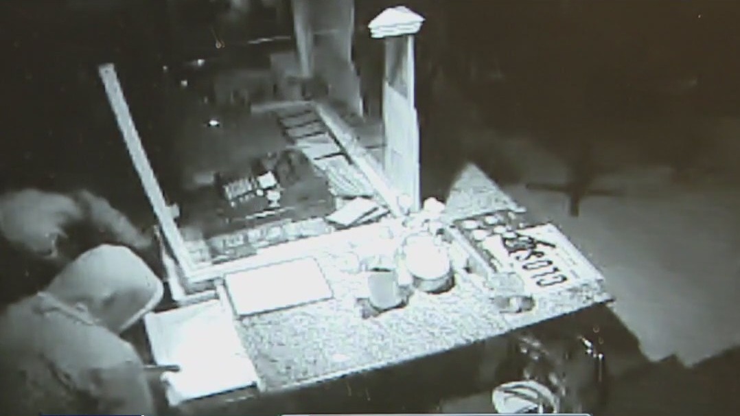 Multiple Santa Clarita businesses robbed